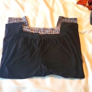 2 pairs of cropped leggings, Terra &Sky brand, size 1x, being sold together